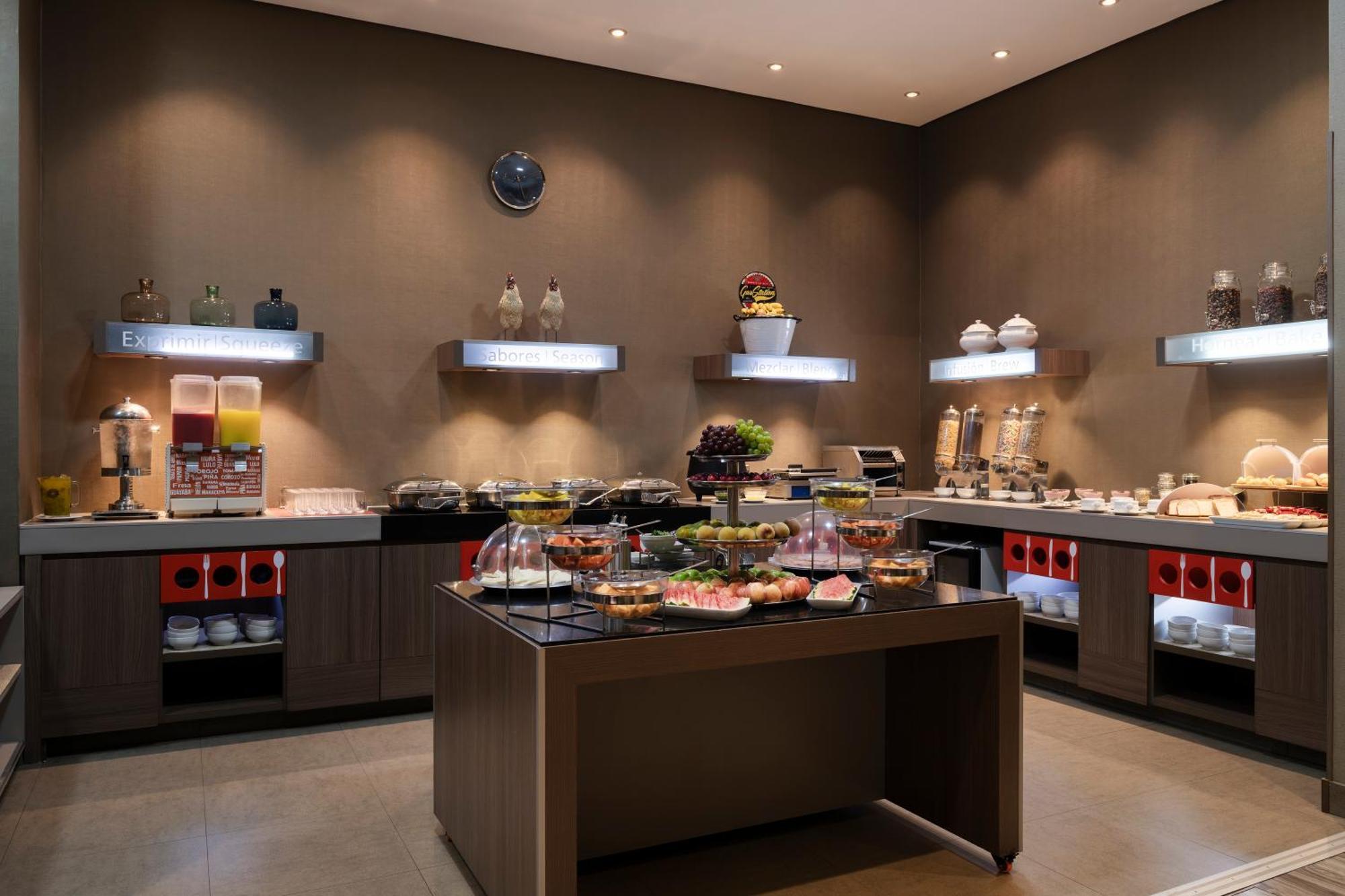 Hampton By Hilton Cartagena — Foto’s 1